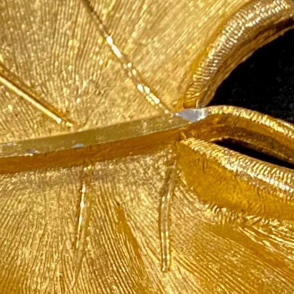 J16-Vintage Classic Gold Plated BSK Leaf Brooch - Picture 6 of 8